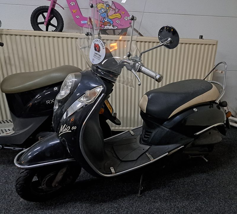 Zwarte Kymco Agility 50 bromscooter - Afbeelding 5