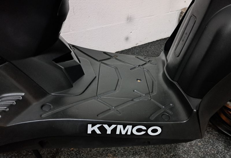 Zwarte Kymco Agility 50 bromscooter - Afbeelding 9